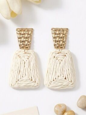 NWT Boho Raffia Woven Drop Earrings Gold Basketweave Statement Geometric Cream